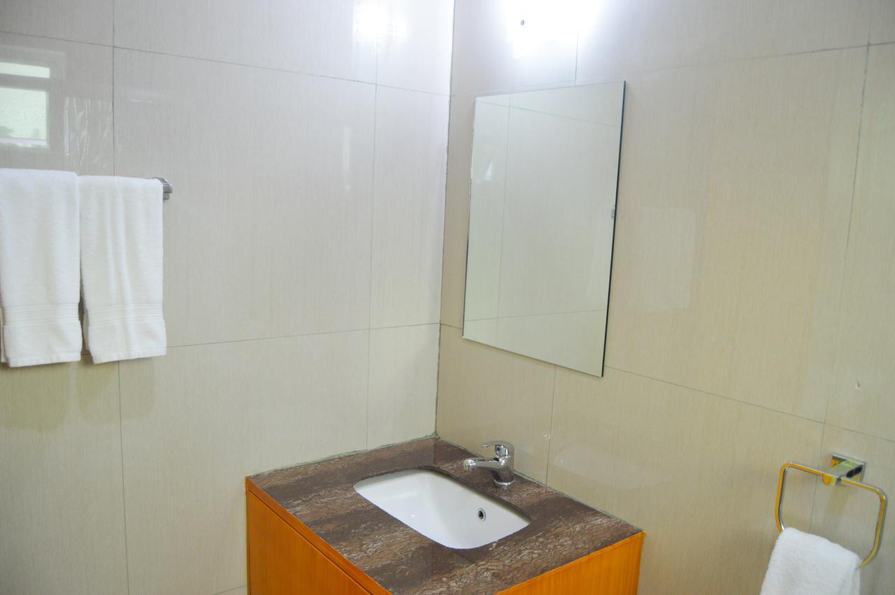 เชอรี่ คอร์ตยาร์ด Hotel Puerto Princesa ภายนอก รูปภาพ