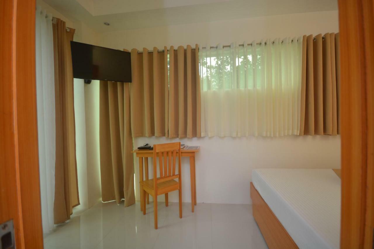 เชอรี่ คอร์ตยาร์ด Hotel Puerto Princesa ภายนอก รูปภาพ