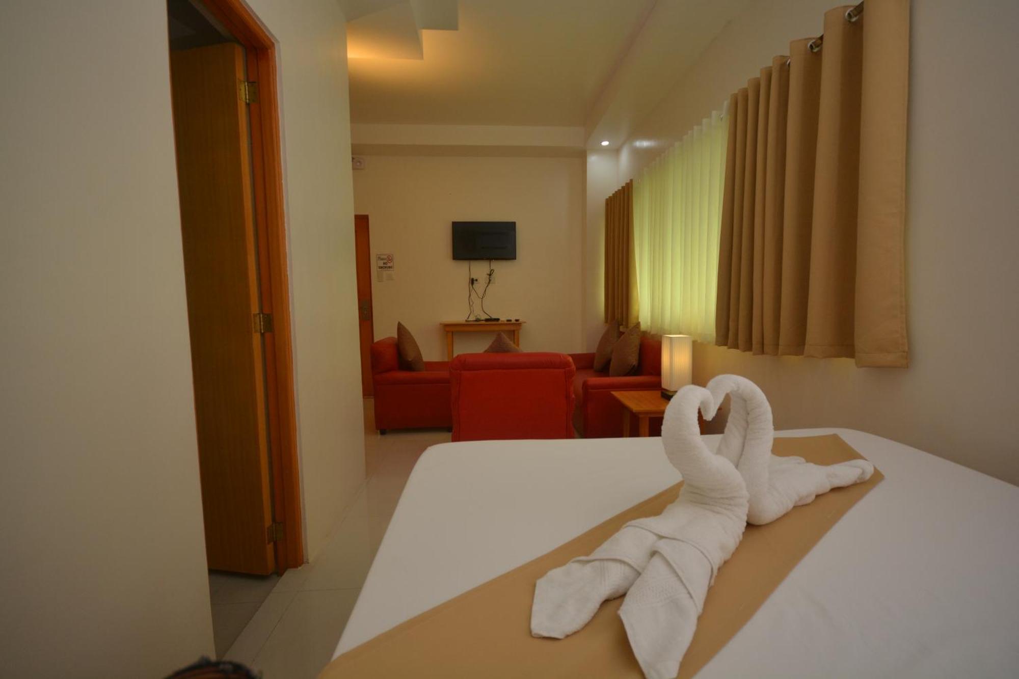 เชอรี่ คอร์ตยาร์ด Hotel Puerto Princesa ภายนอก รูปภาพ